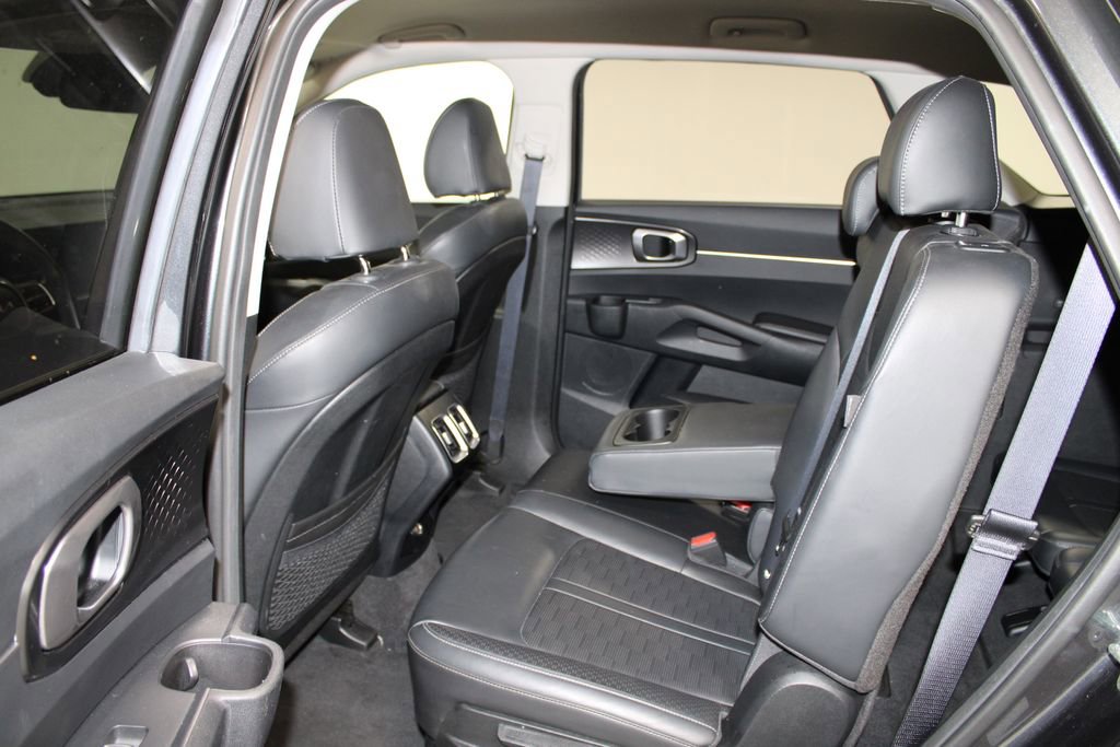 Used 2024 Kia Sorento S image 17