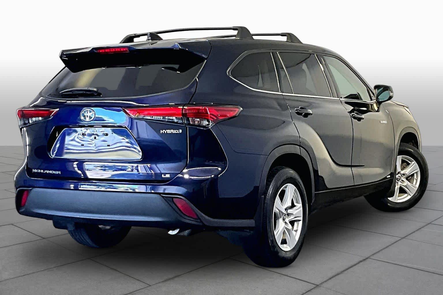 Used 2020 Toyota Highlander LE AWD/4WD image 13