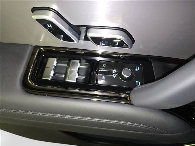 Used 2025 Land Rover Range Rover Sport SE AWD/4WD image 28