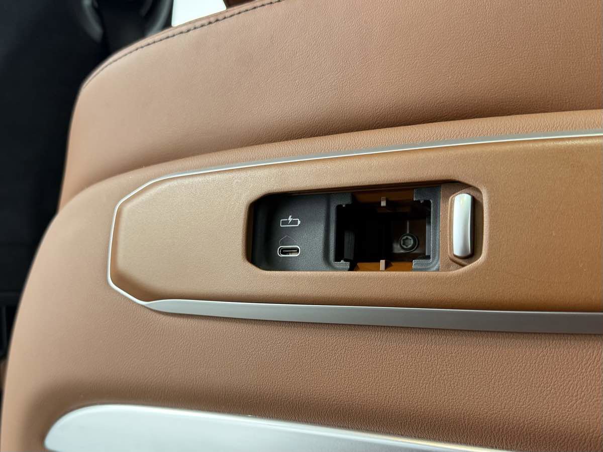 Used 2023 BMW X7 M60i image 46