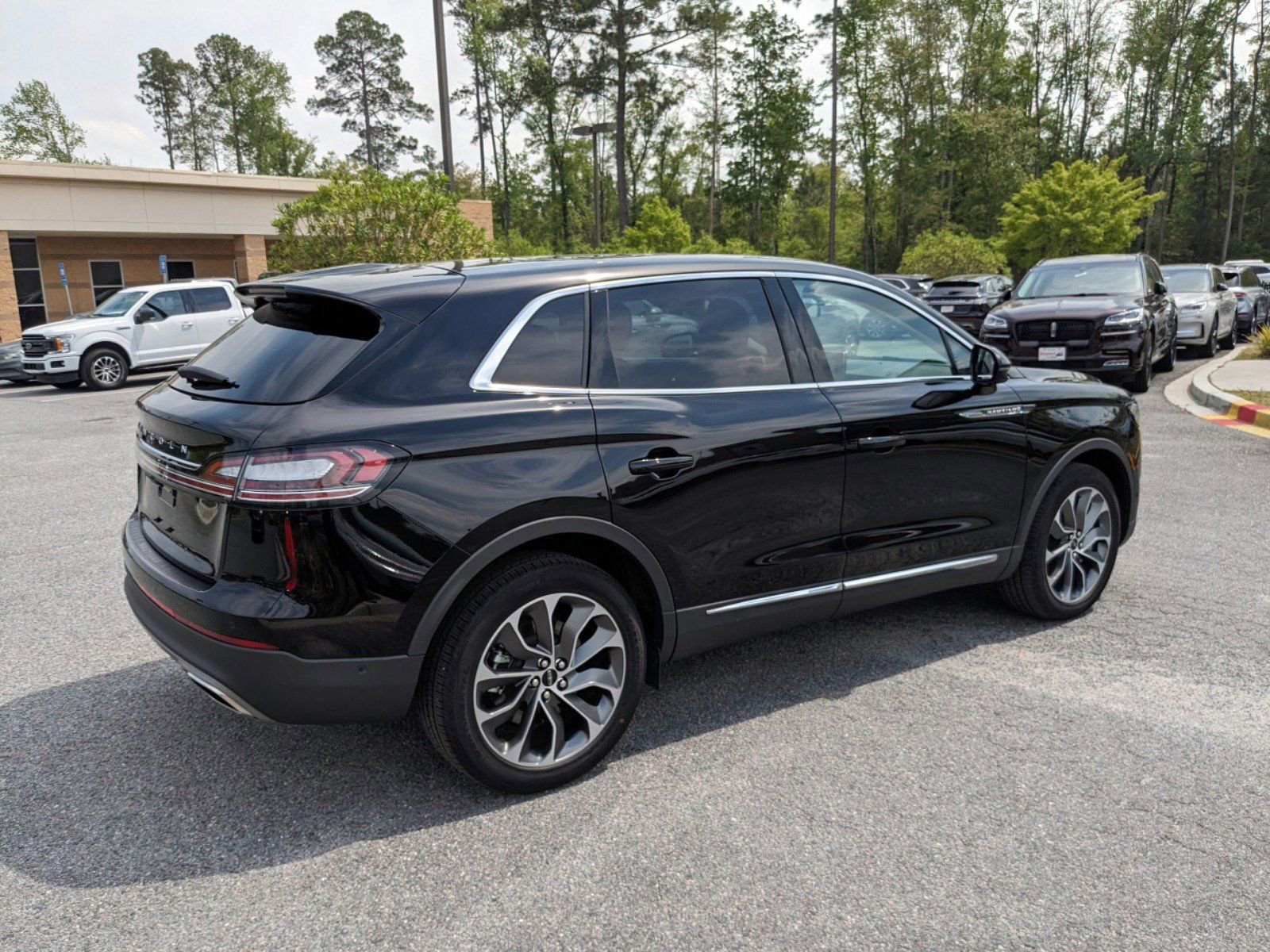 Certified 2023 Lincoln Nautilus Reserve w/ Equipment Group 201A image 5