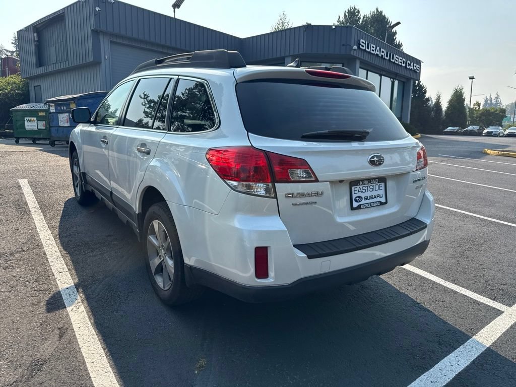 Used 2013 Subaru Outback 2.5i Limited w/ Special Appearance Pkg AWD/4WD image 3