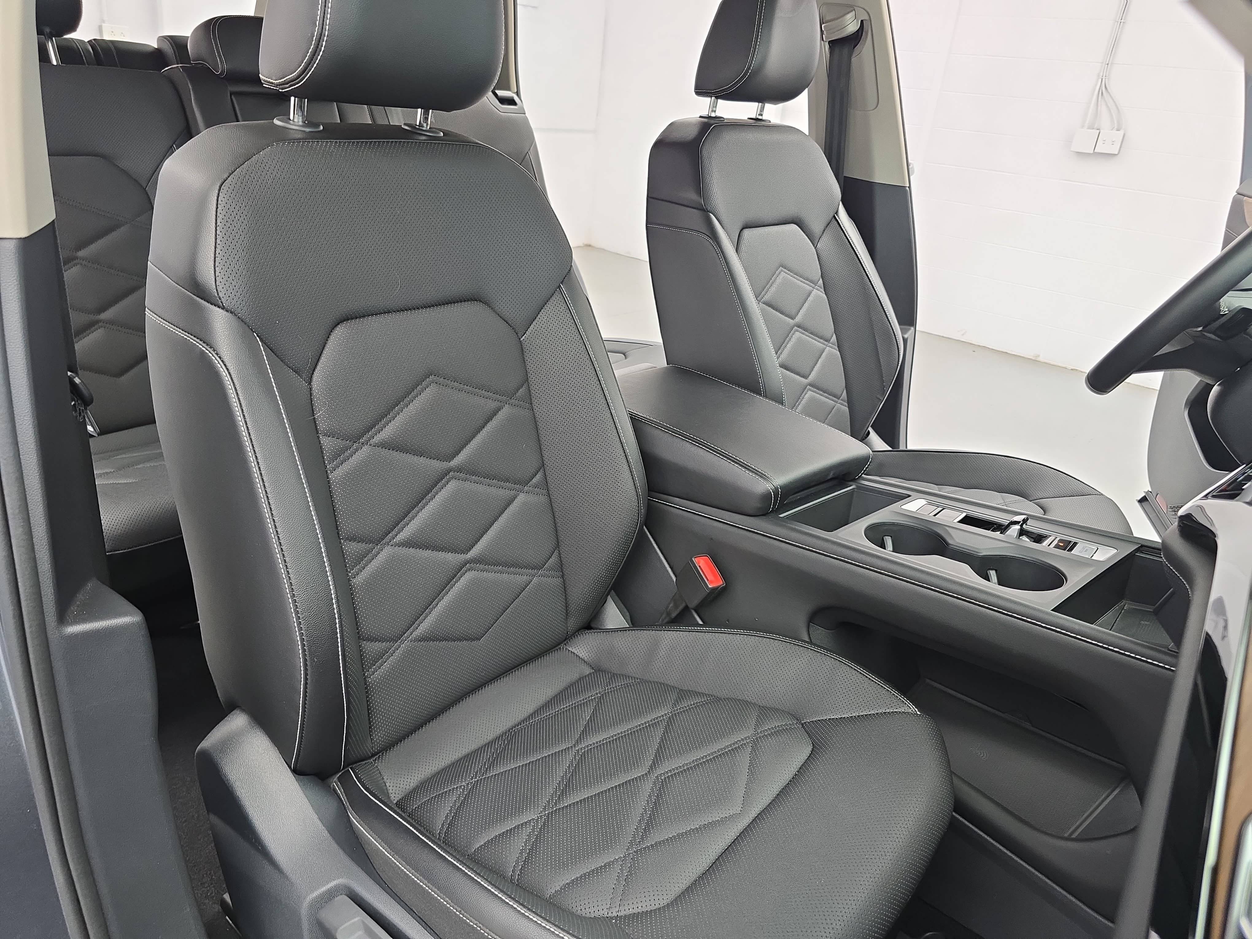 Used 2024 Volkswagen Atlas SE AWD/4WD image 10