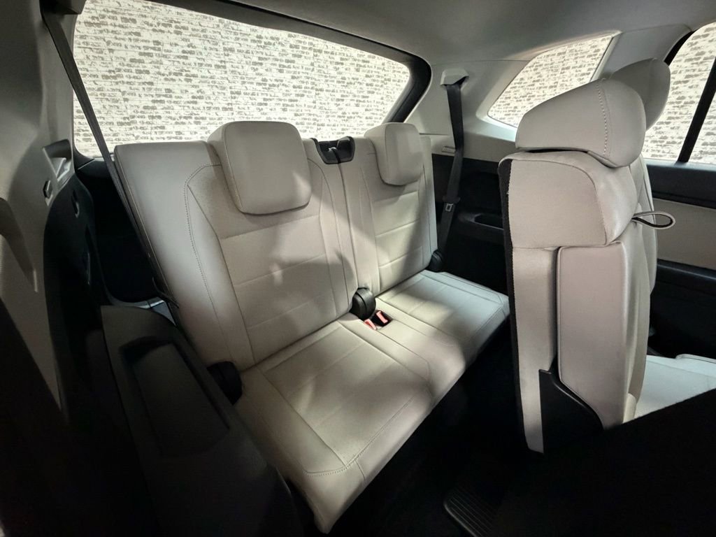 Used 2020 Volkswagen Tiguan SE image 11