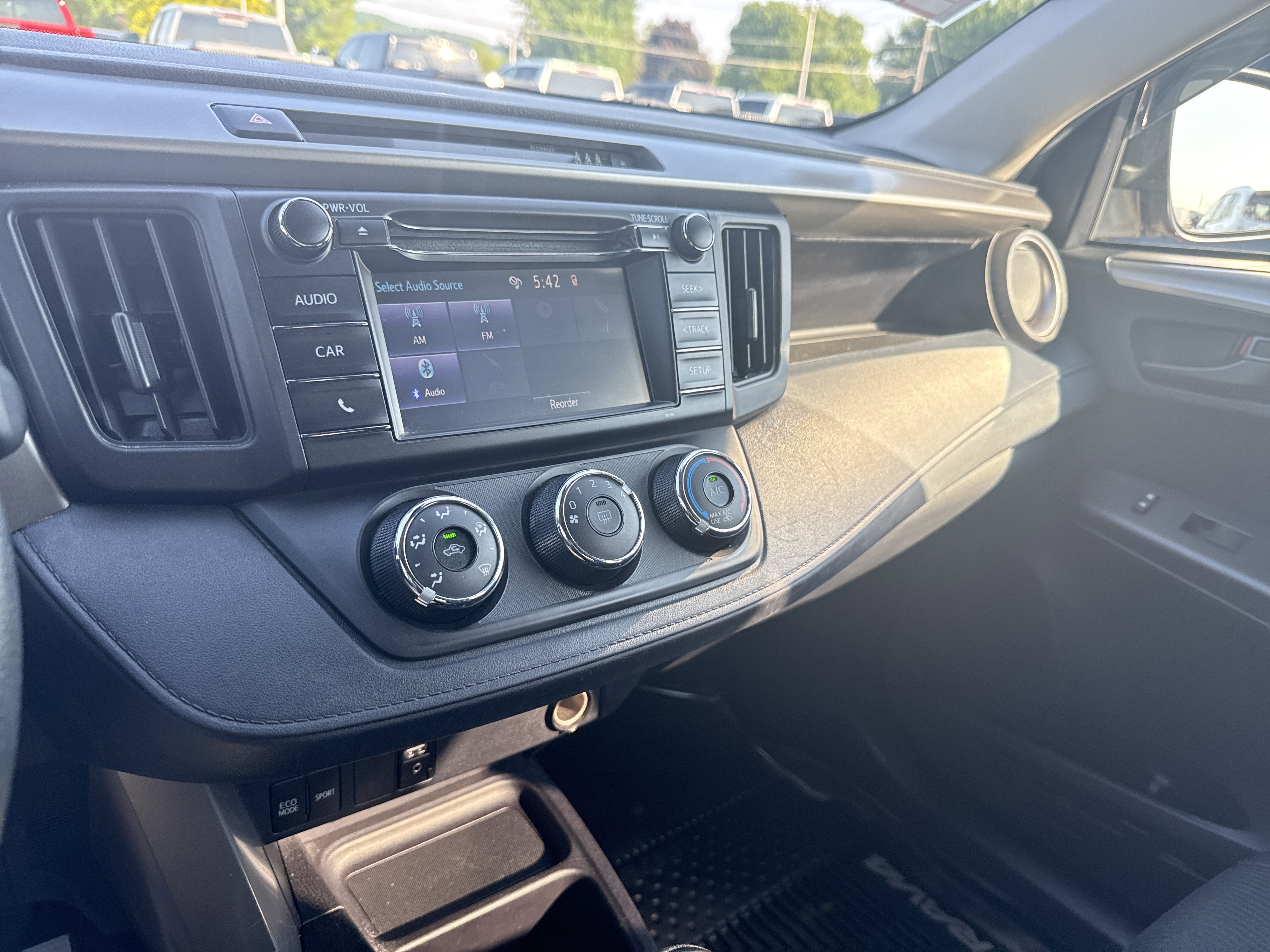 Used 2018 Toyota RAV4 LE w/ All Weather Liner Package AWD/4WD image 27