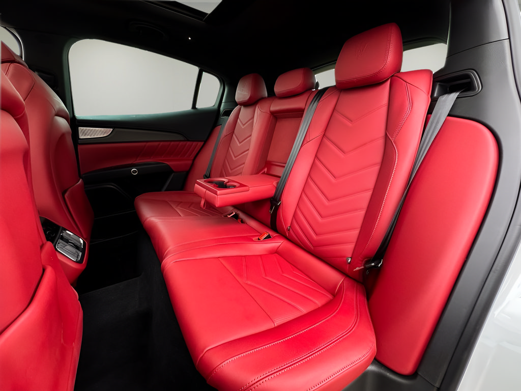 Used 2024 Maserati Grecale Trofeo AWD/4WD image 21