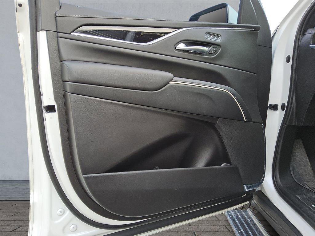 Used 2023 Cadillac Escalade ESV Sport w/ Touring Package image 17