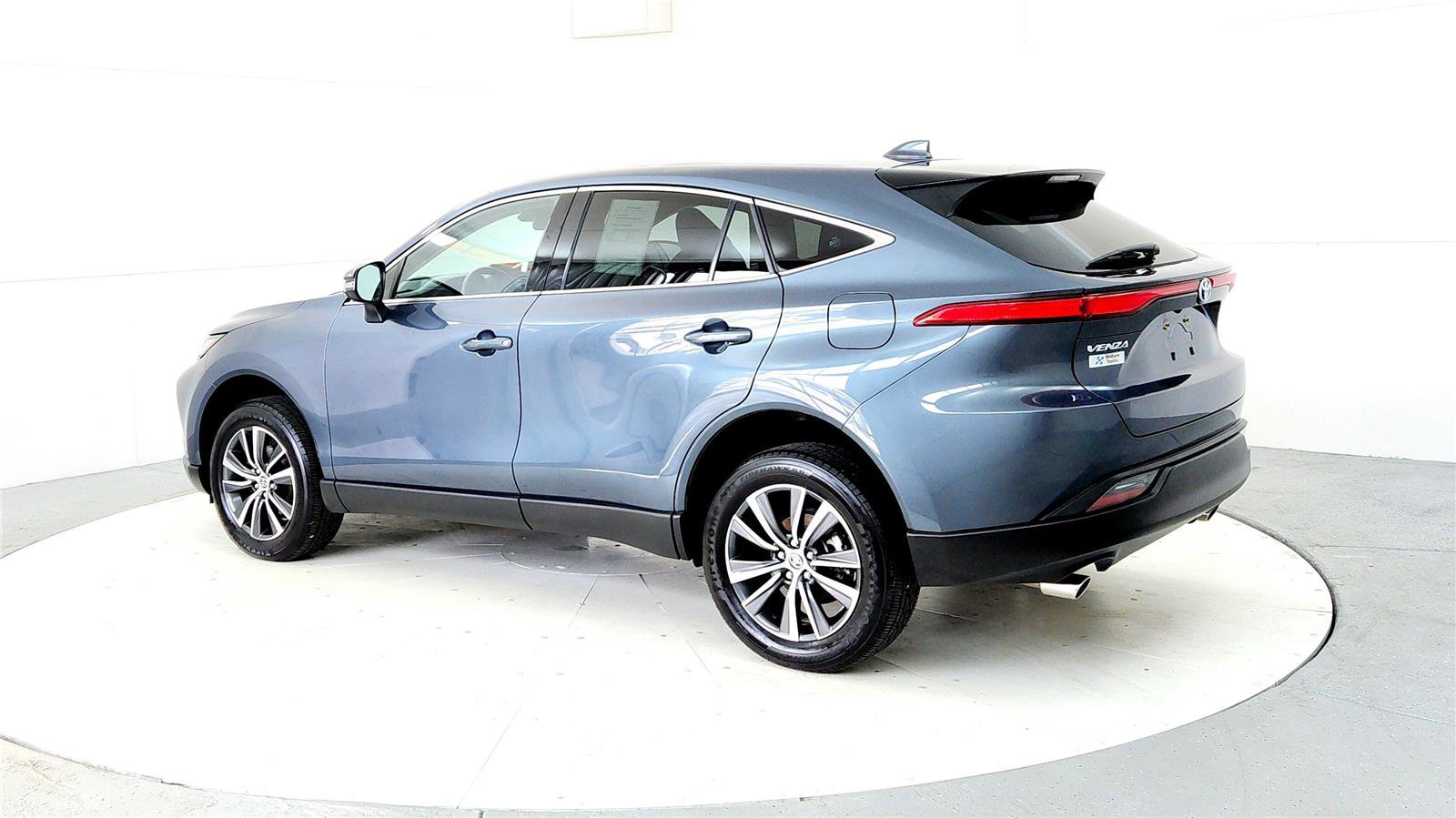 Certified 2024 Toyota Venza LE image 4