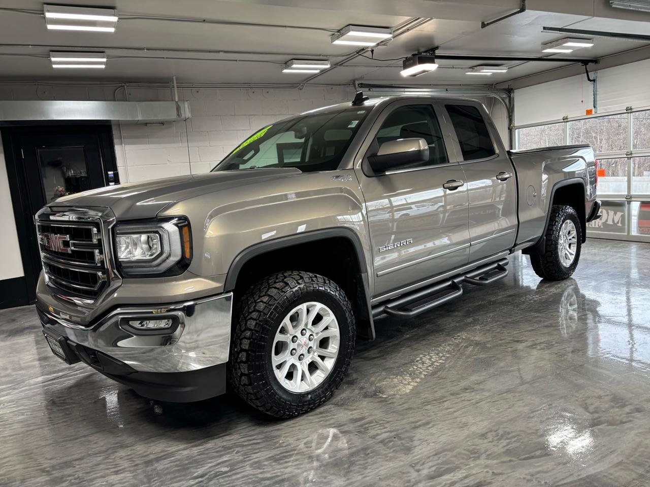 Used 2017 GMC Sierra 1500 SLE w/ SLE Value Package image 5