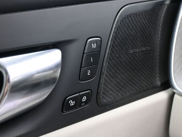 Used 2023 Volvo XC60 B6 Ultimate w/ Climate Package image 30