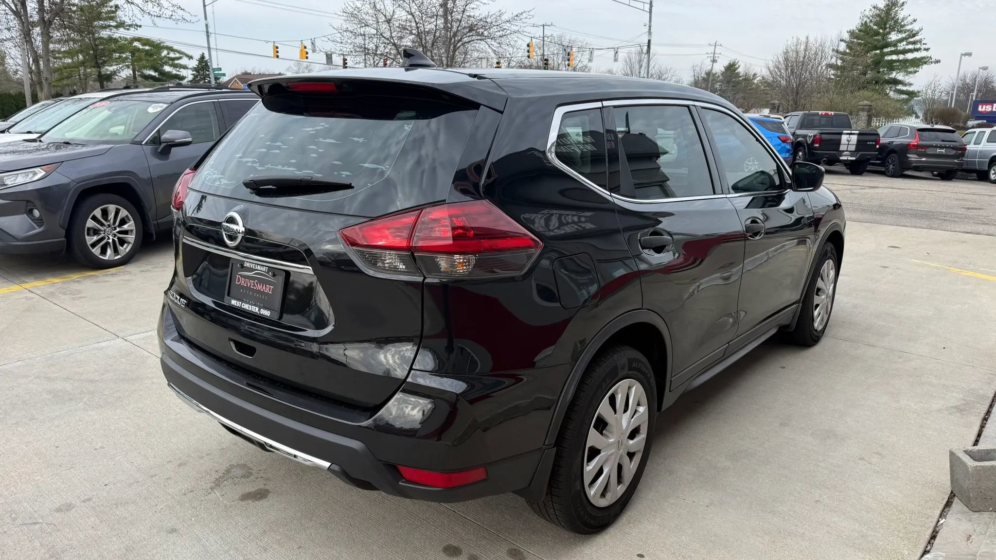 Used 2019 Nissan Rogue S image 4