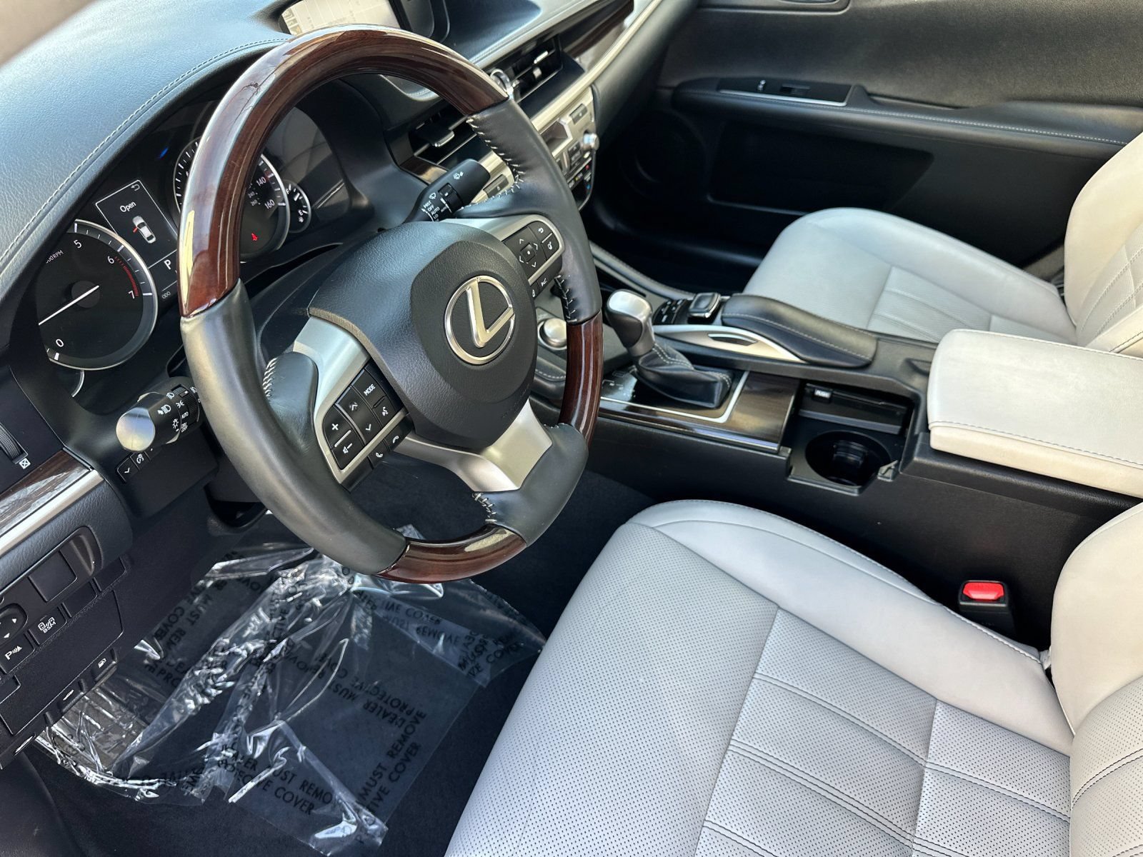 Used 2018 Lexus ES 350 w/ Luxury Package w/Wood Trim FWD image 10
