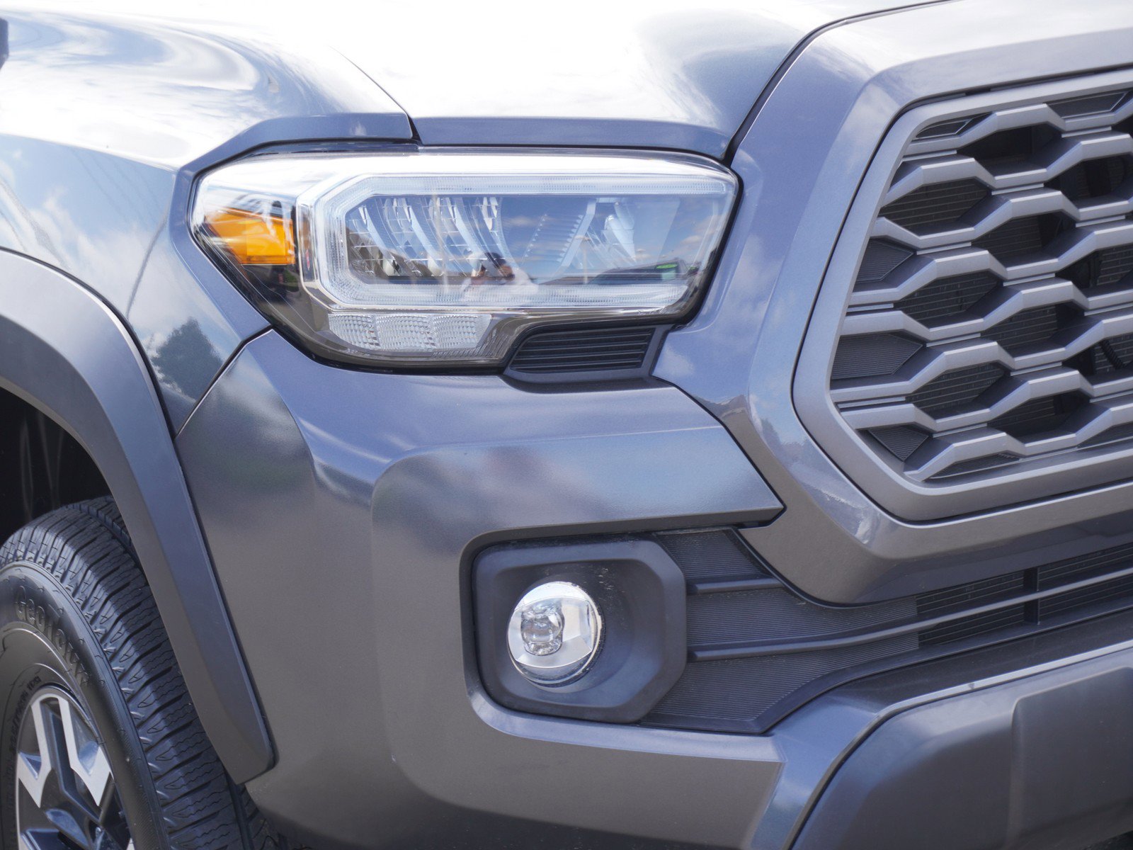 Used 2023 Toyota Tacoma TRD Off-Road AWD/4WD image 3