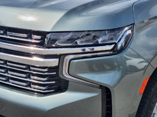 Used 2023 Chevrolet Suburban Premier AWD/4WD image 7
