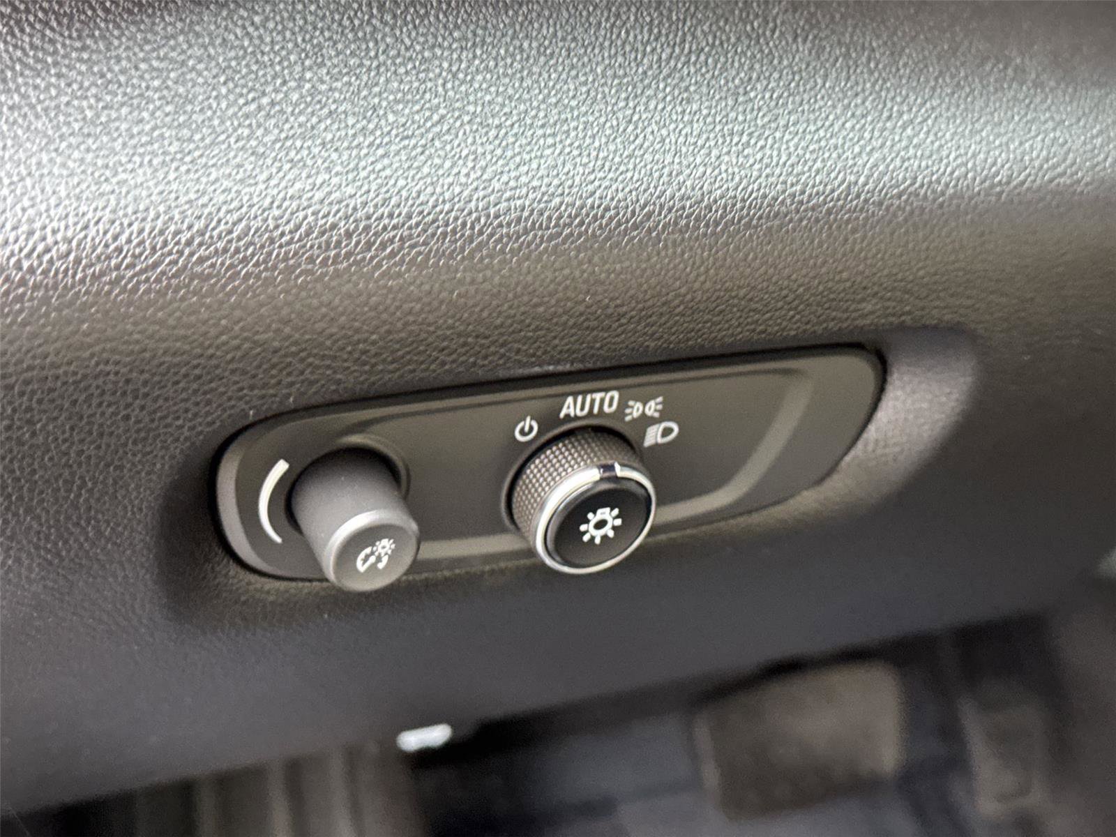 Used 2023 Chevrolet Traverse LS image 28