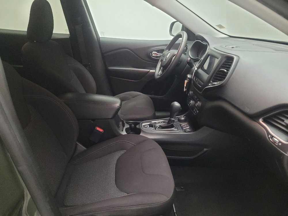 Used 2020 Jeep Cherokee Latitude AWD/4WD image 21