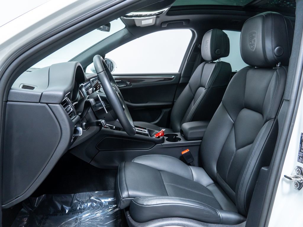 Certified 2026 Porsche Macan image 5