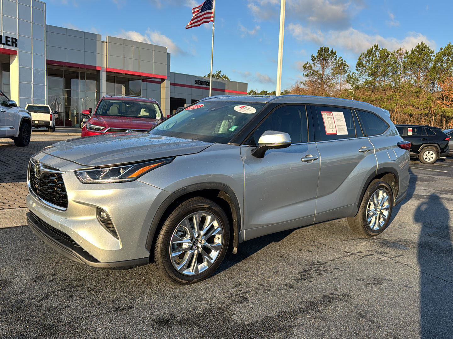 Certified 2022 Toyota Highlander Limited image 2