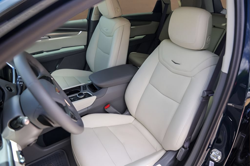 Certified 2026 Cadillac XT5 Premium Luxury w/ Driver Assist Package FWD image 7
