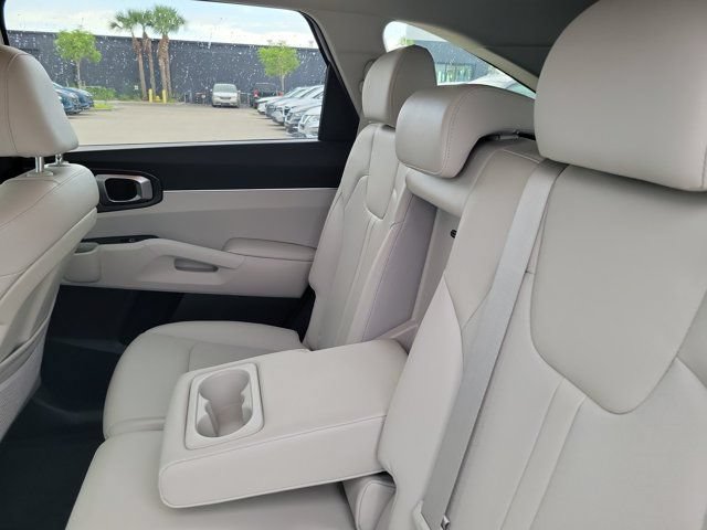 Used 2023 Kia Sorento S FWD image 11