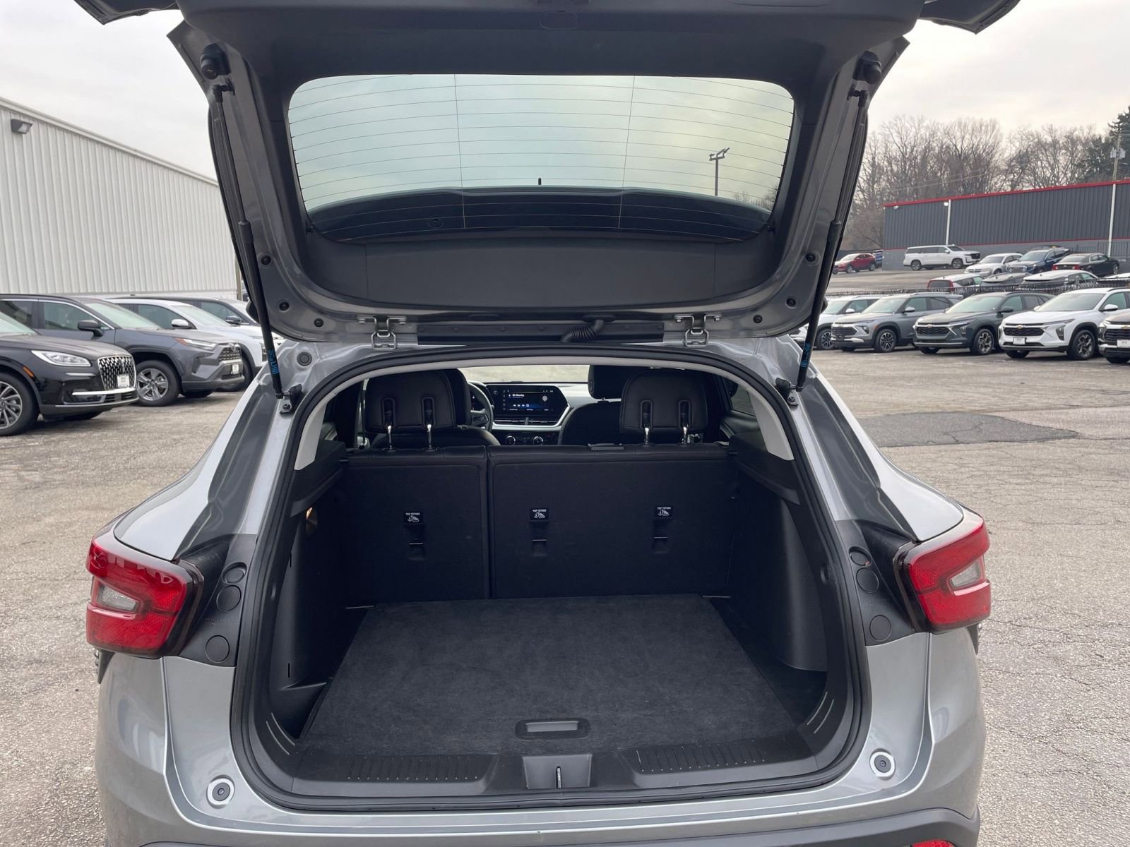 Used 2025 Chevrolet Trax LT image 29