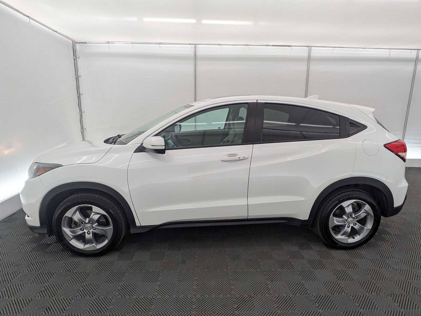 Used 2017 Honda HR-V EX image 3