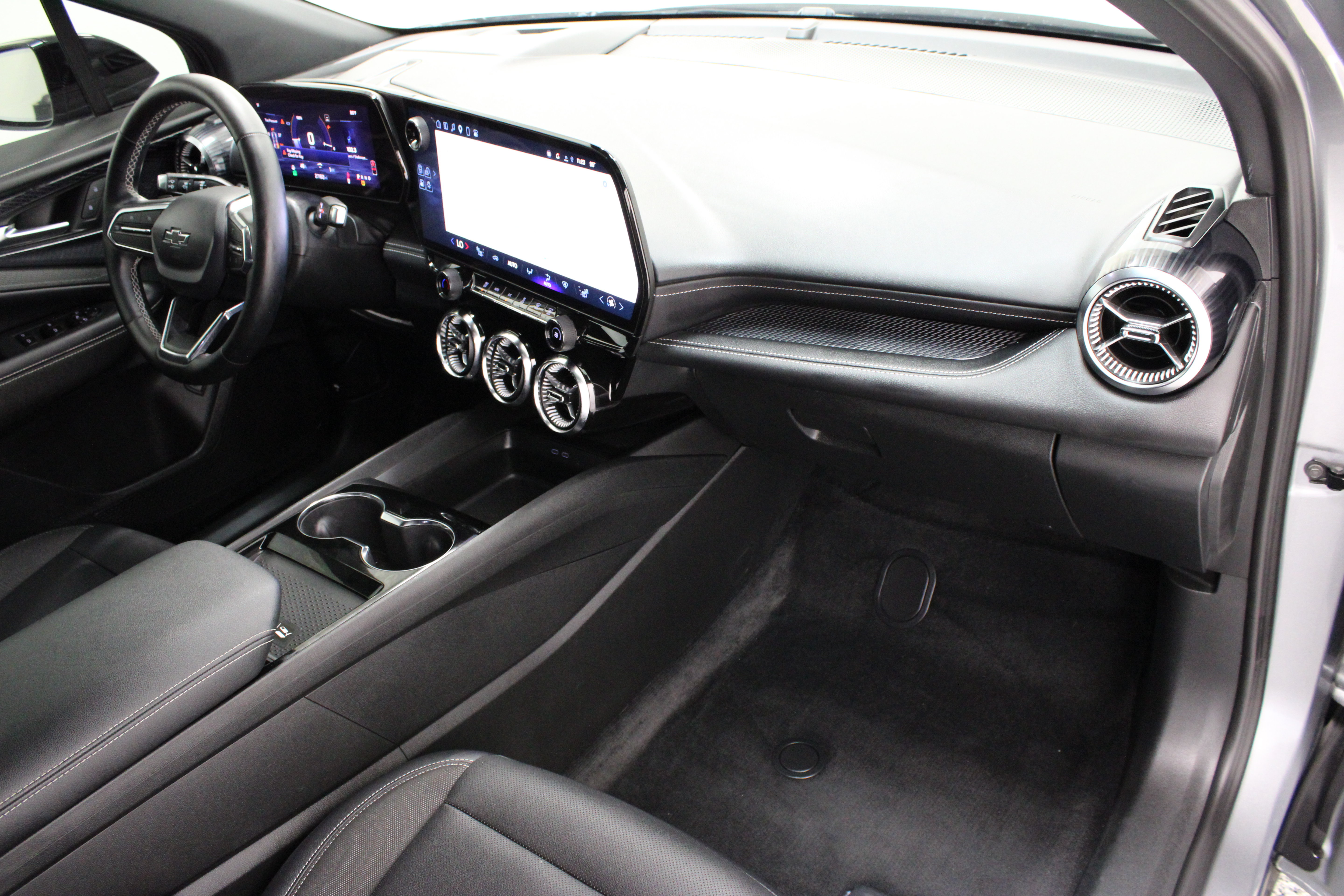 Used 2025 Chevrolet Blazer EV LT FWD image 36