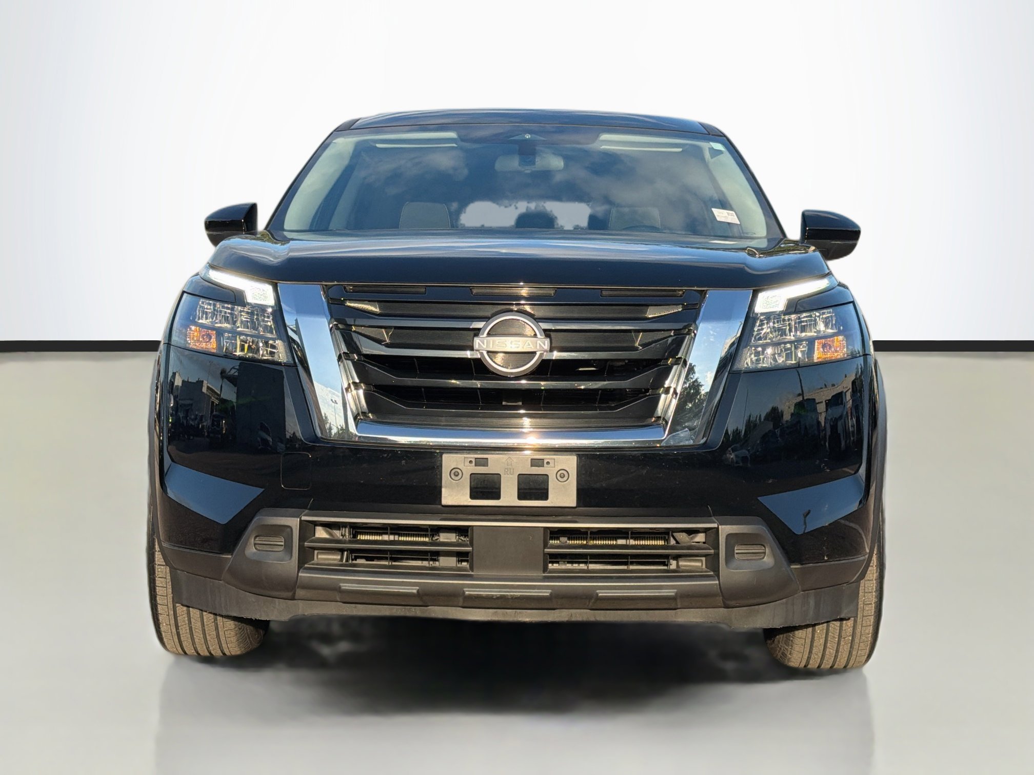 Used 2023 Nissan Pathfinder SV w/ SV Premium Package image 8