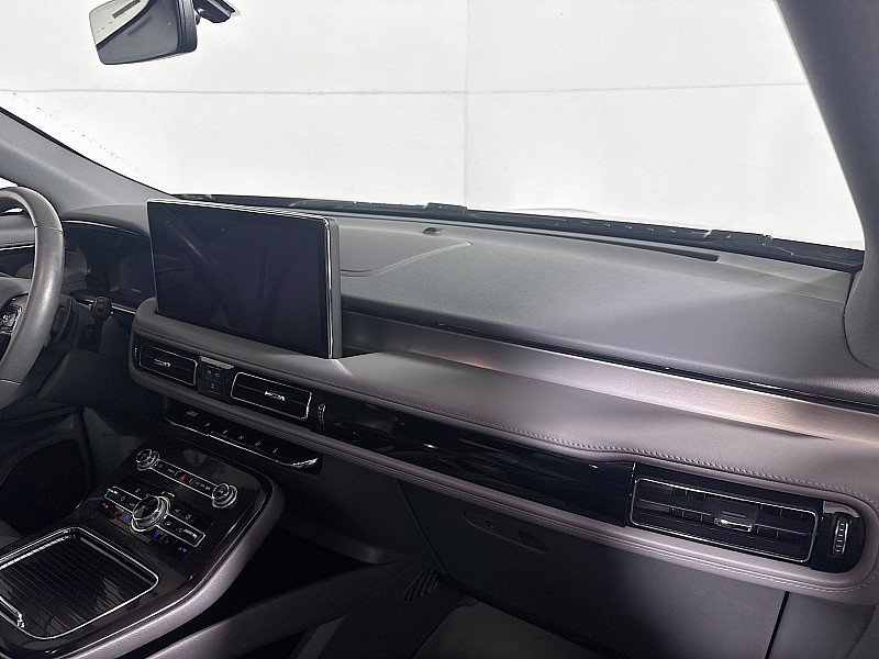 Used 2023 Lincoln Nautilus Reserve w/ Equipment Group 201A image 30