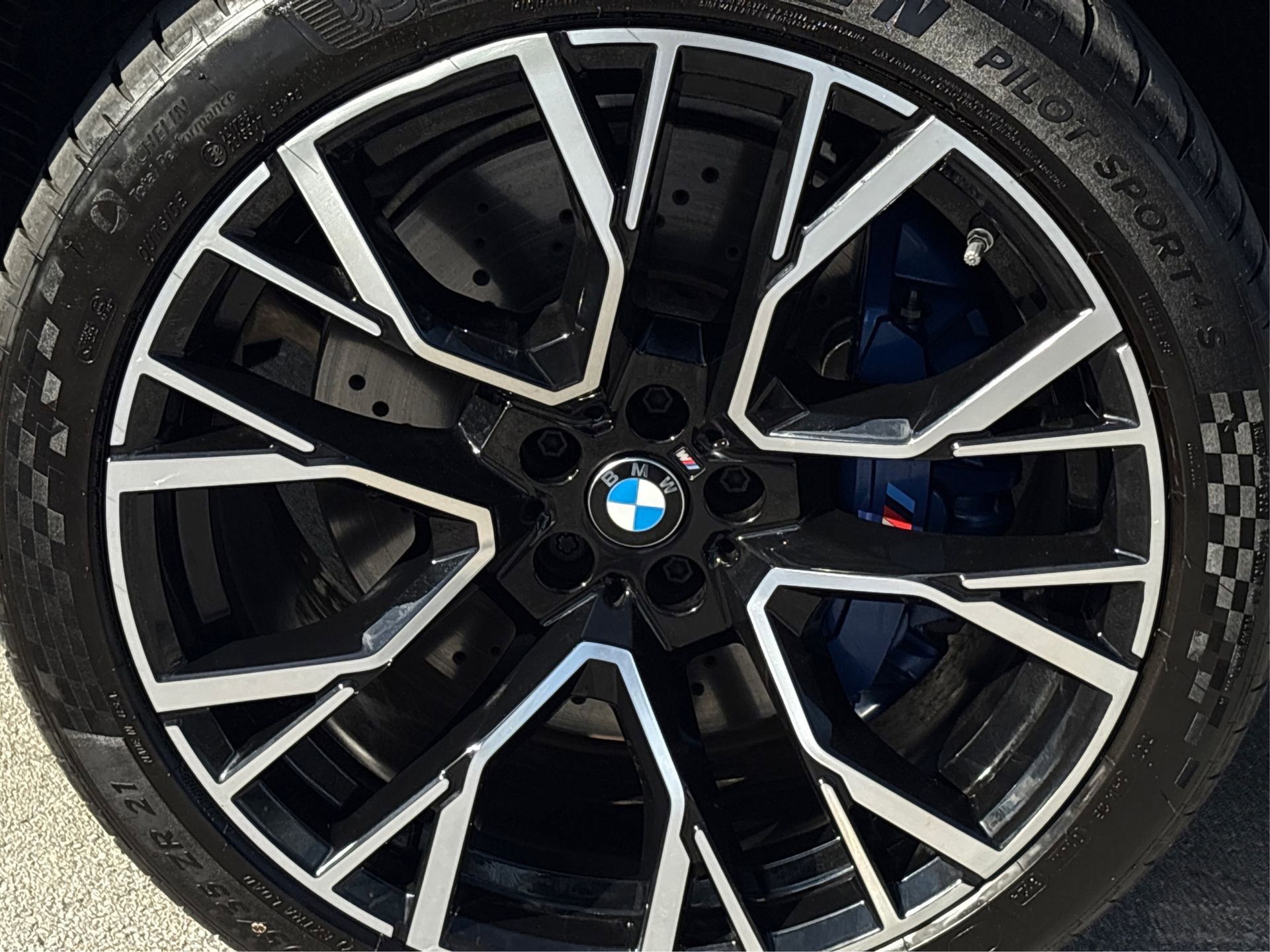 Used 2025 BMW X6 M Competition w/ Executive Package image 13