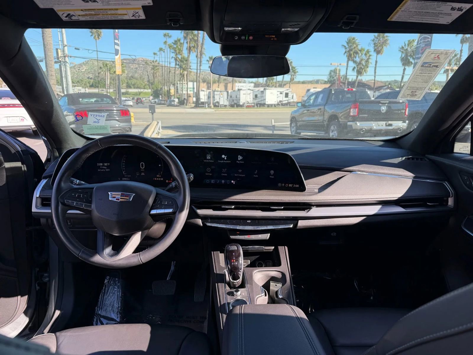 Used 2024 Cadillac XT4 Premium Luxury image 28