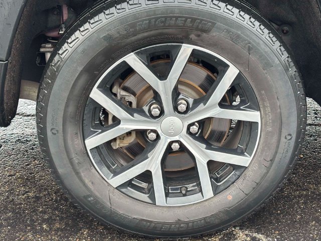 Used 2023 Jeep Grand Cherokee L Limited AWD/4WD image 35