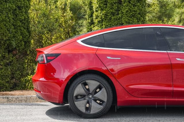 Used 2019 Tesla Model 3 Standard Range RWD image 13