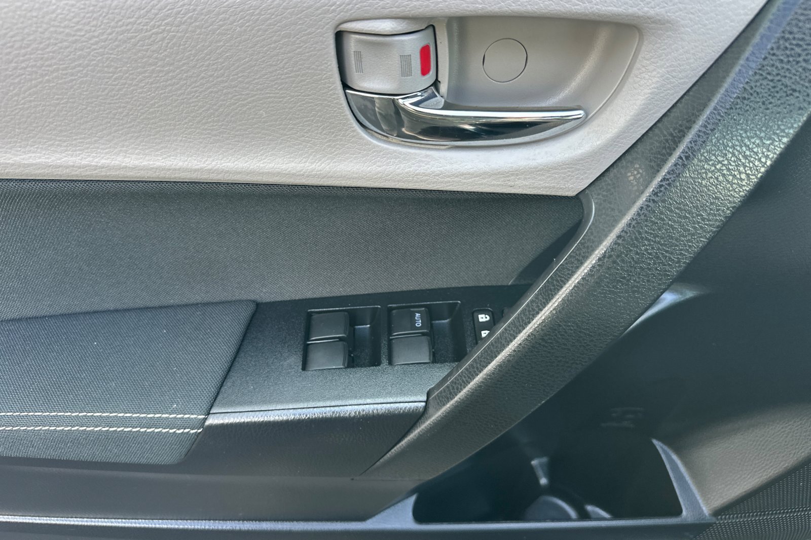 Certified 2017 Toyota Corolla LE image 11