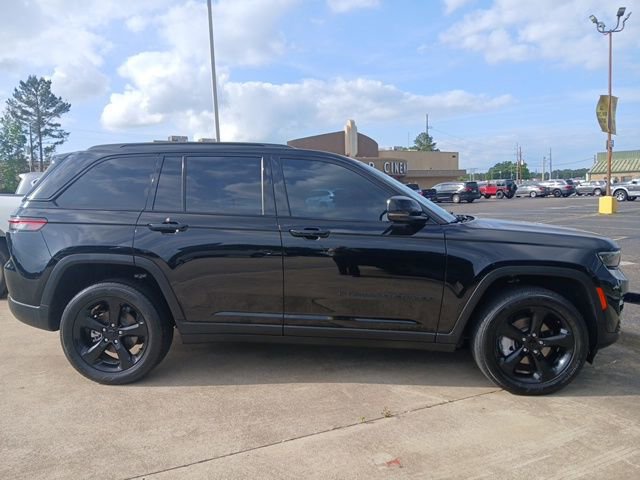 Used 2023 Jeep Grand Cherokee Limited w/ Black Appearance Package AWD/4WD image 2