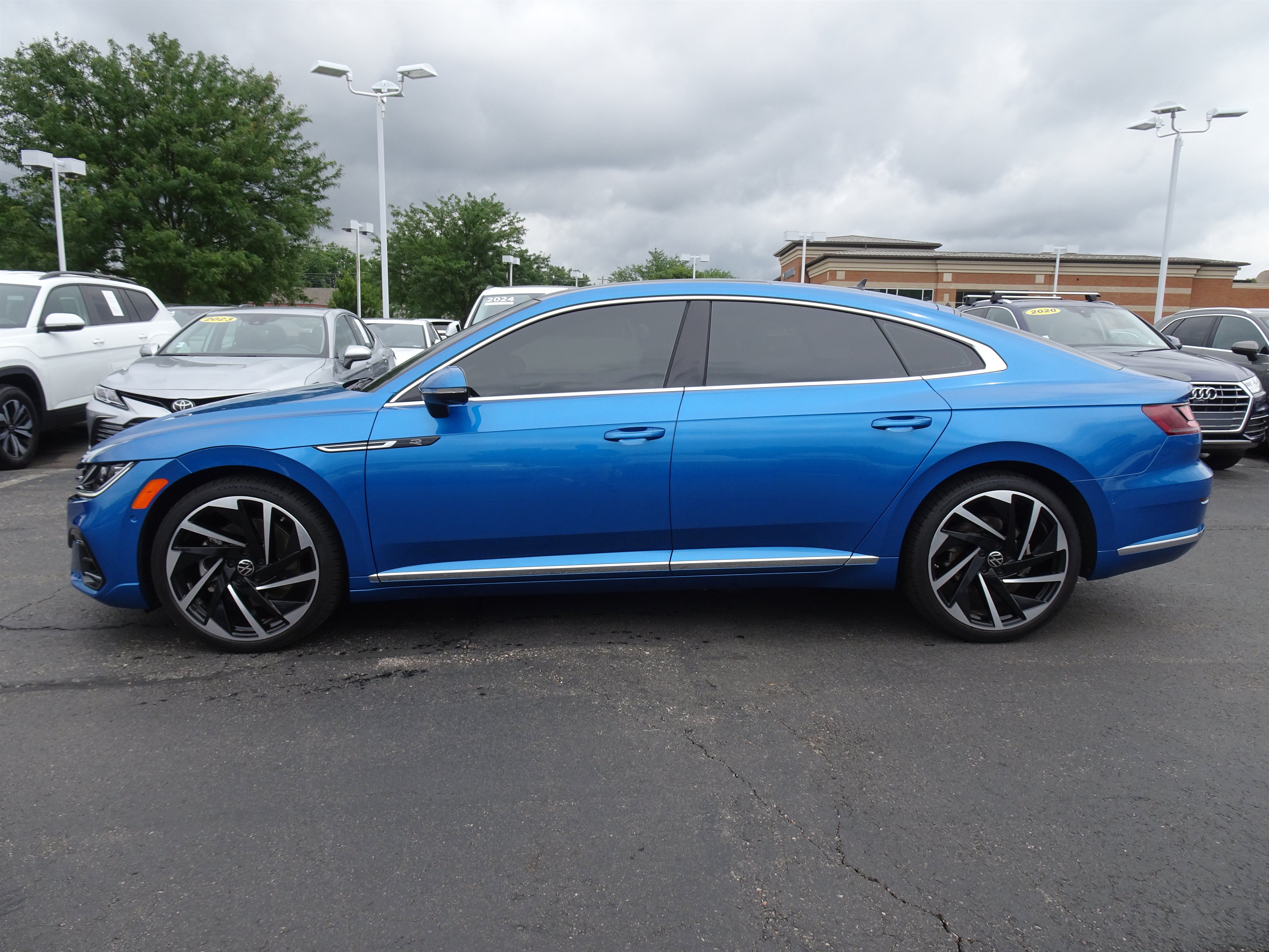 Used 2023 Volkswagen Arteon SEL Premium AWD/4WD image 2