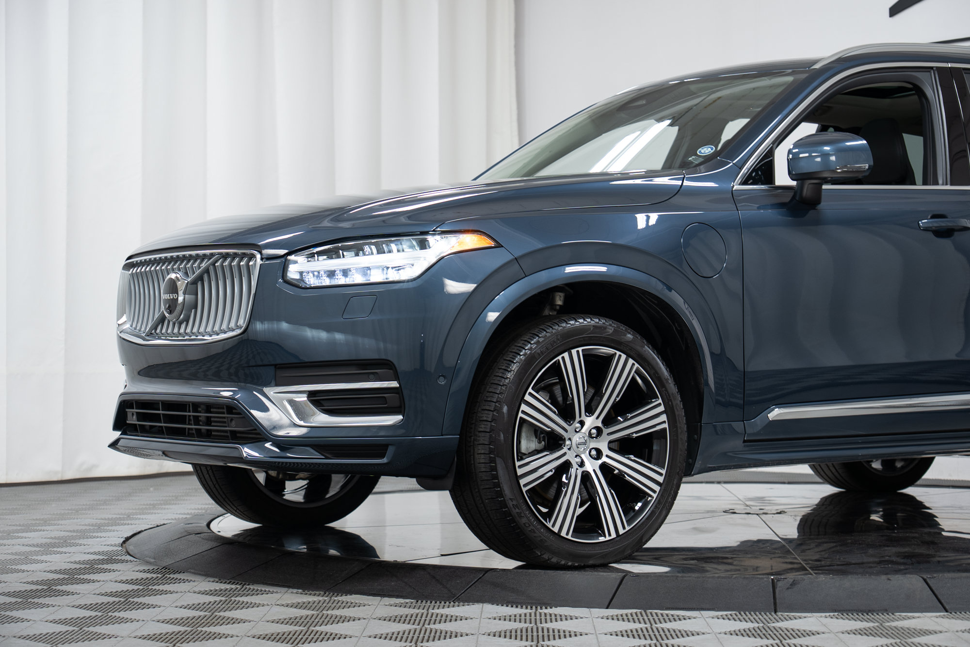 Certified 2025 Volvo XC90 T8 Plus w/ Protection Package Premier AWD/4WD image 26