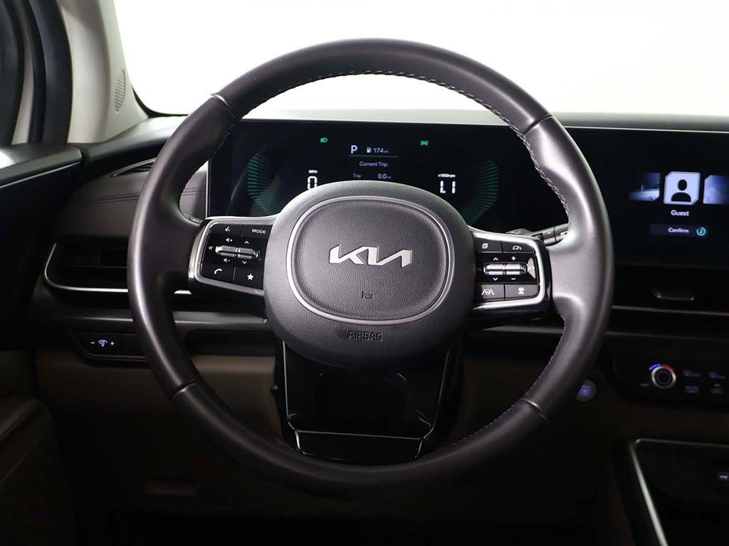Used 2025 Kia Carnival FWD image 35