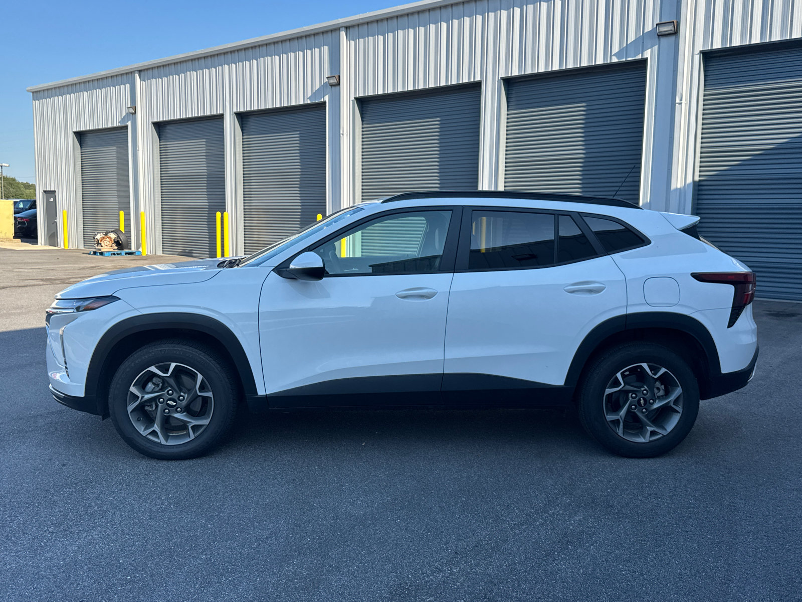 Used 2025 Chevrolet Trax LT FWD image 8