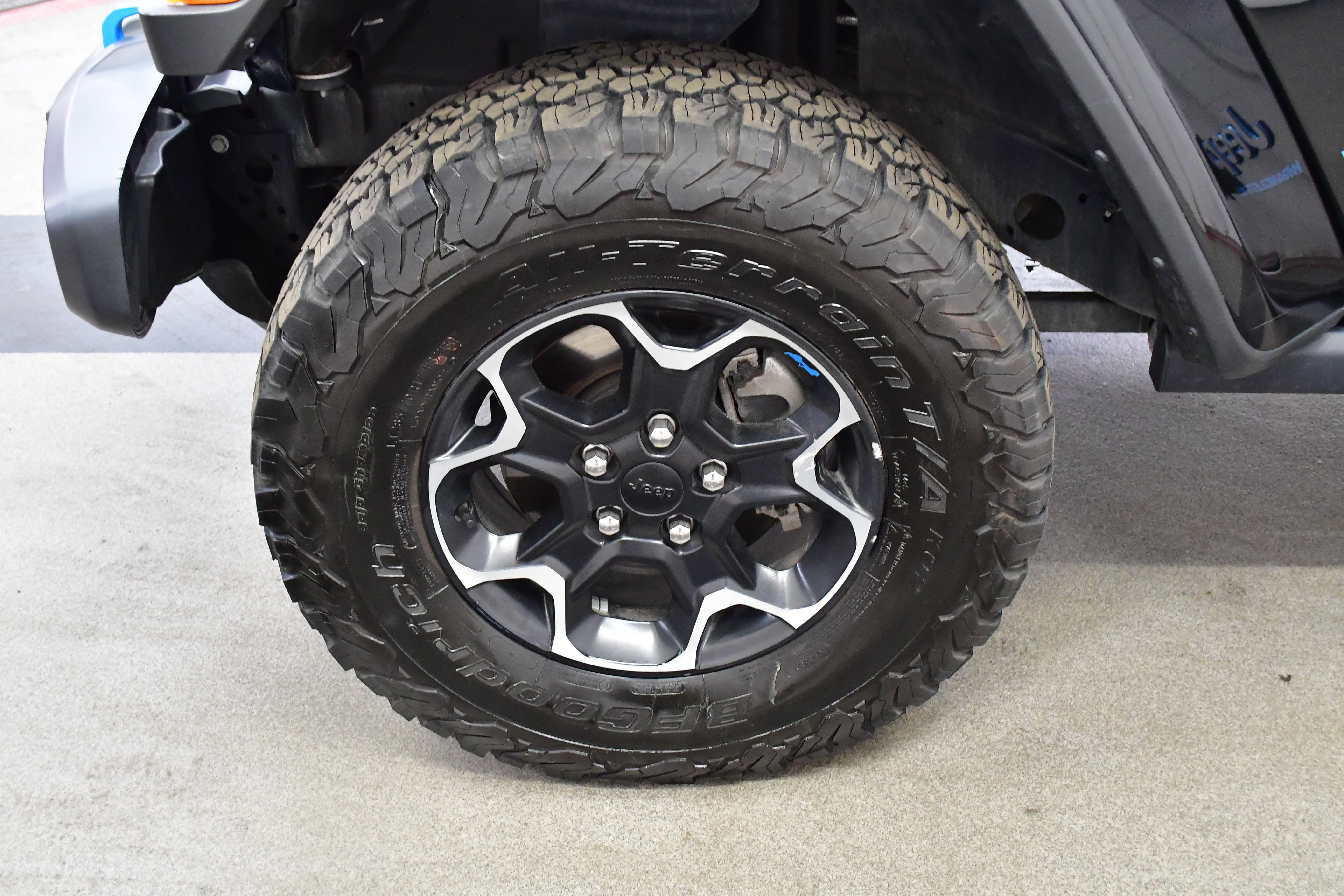 Used 2023 Jeep Wrangler Unlimited Rubicon 4xe w/ Cold Weather Group AWD/4WD image 37