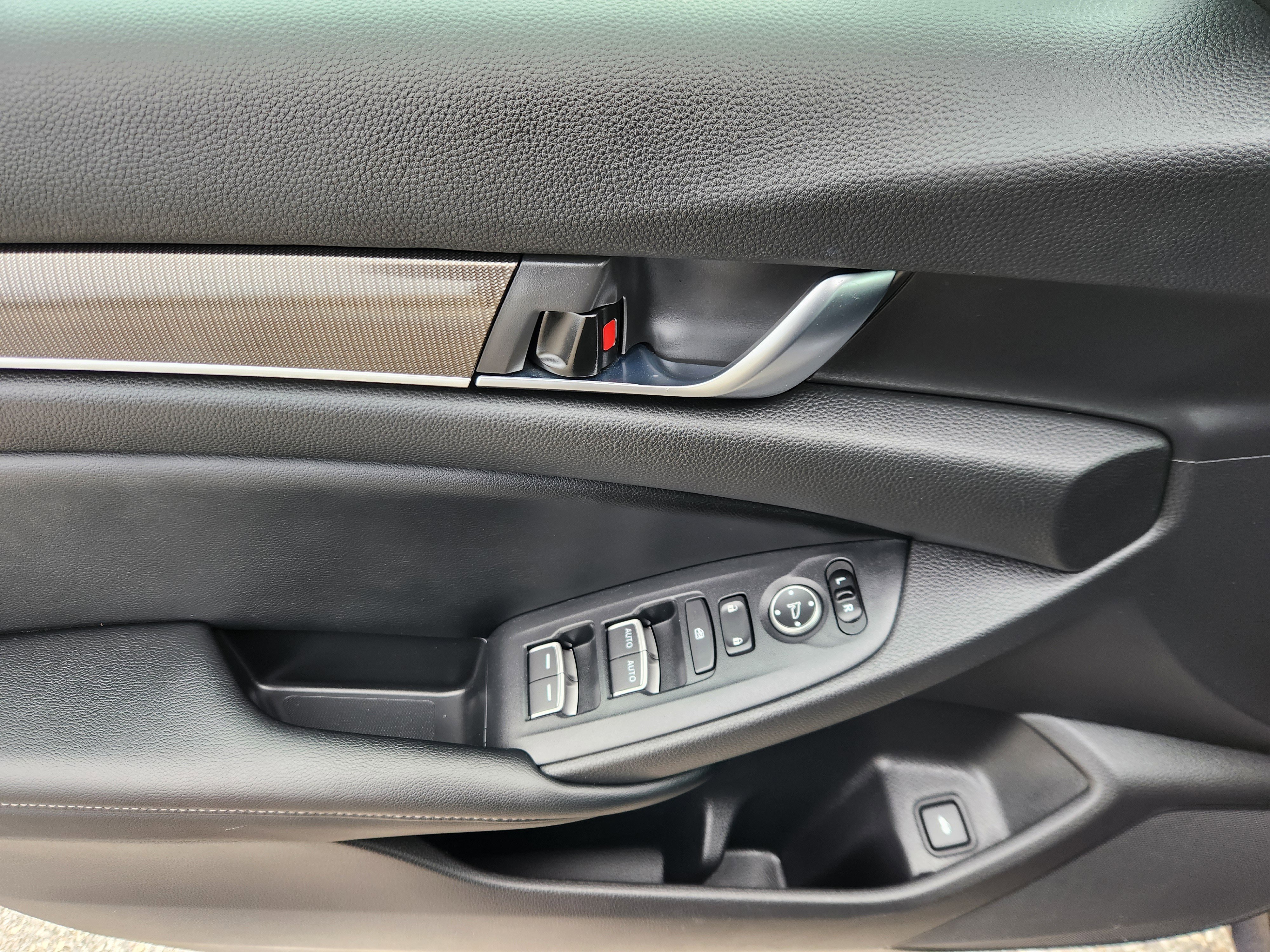 Used 2018 Honda Accord Sport image 16