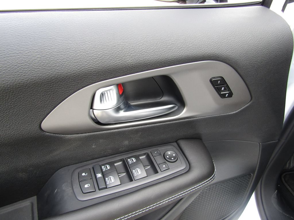 New 2027 Chrysler Pacifica Select FWD image 22