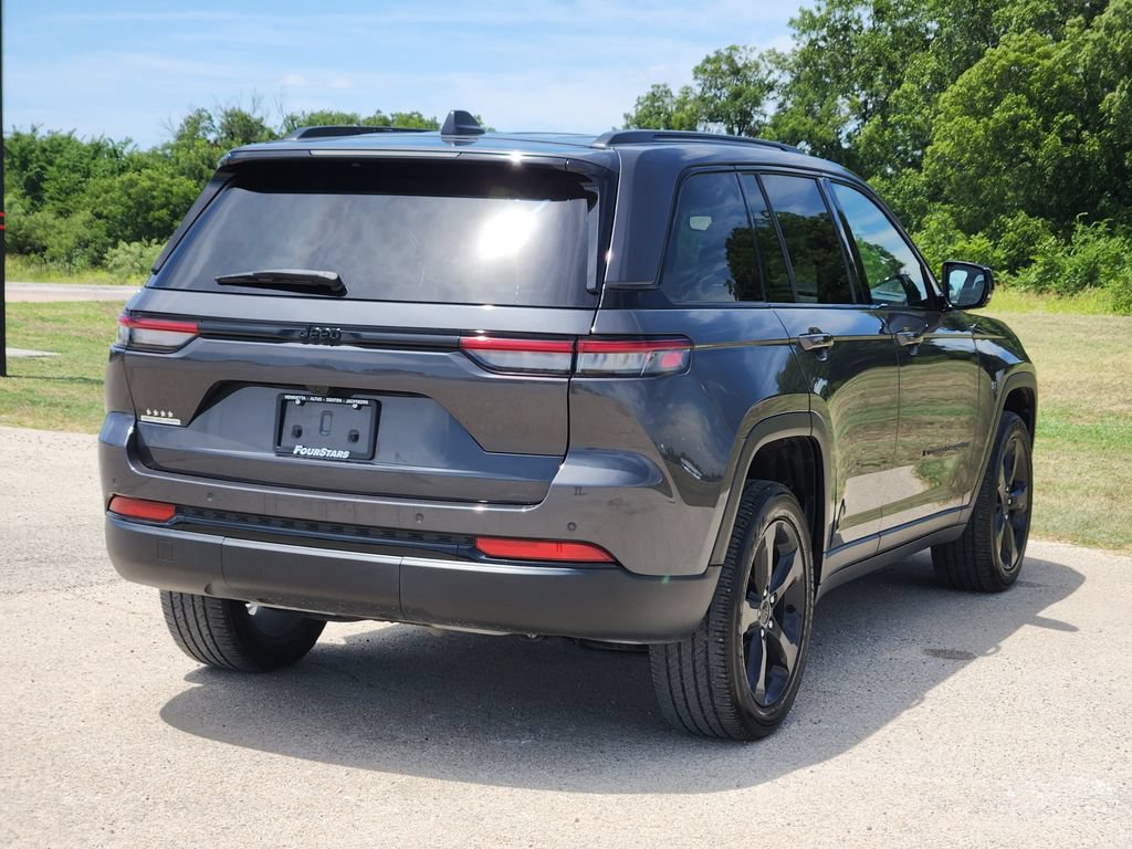 Used 2023 Jeep Grand Cherokee Altitude RWD image 7