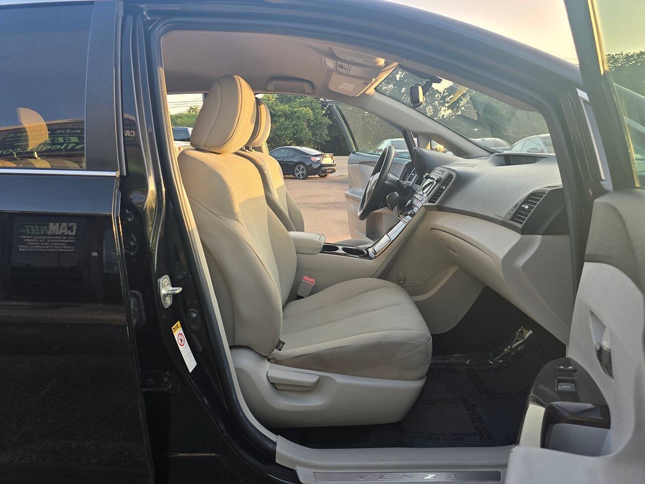 Used 2012 Toyota Venza LE FWD image 22