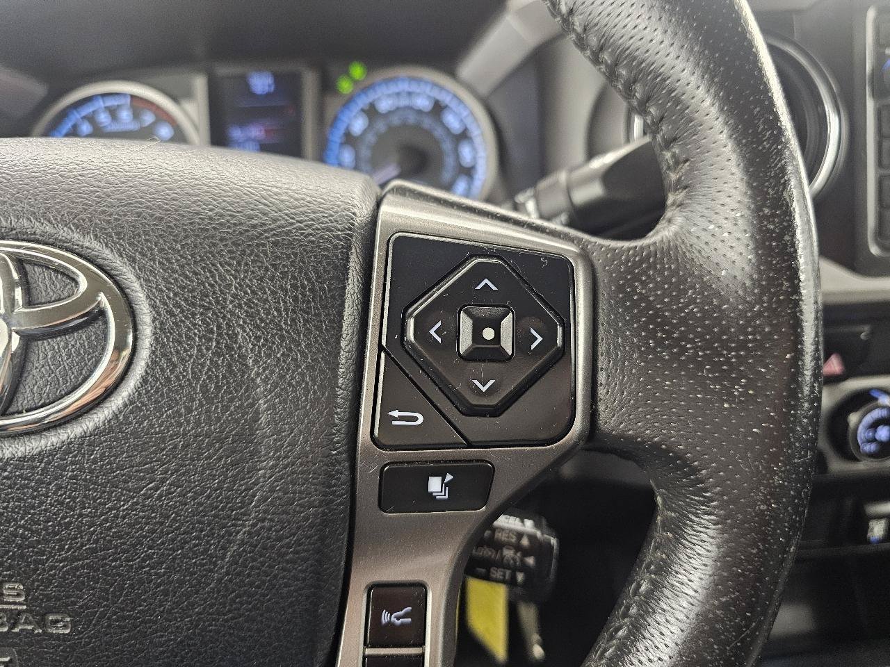 Used 2019 Toyota Tacoma SR5 AWD/4WD image 16