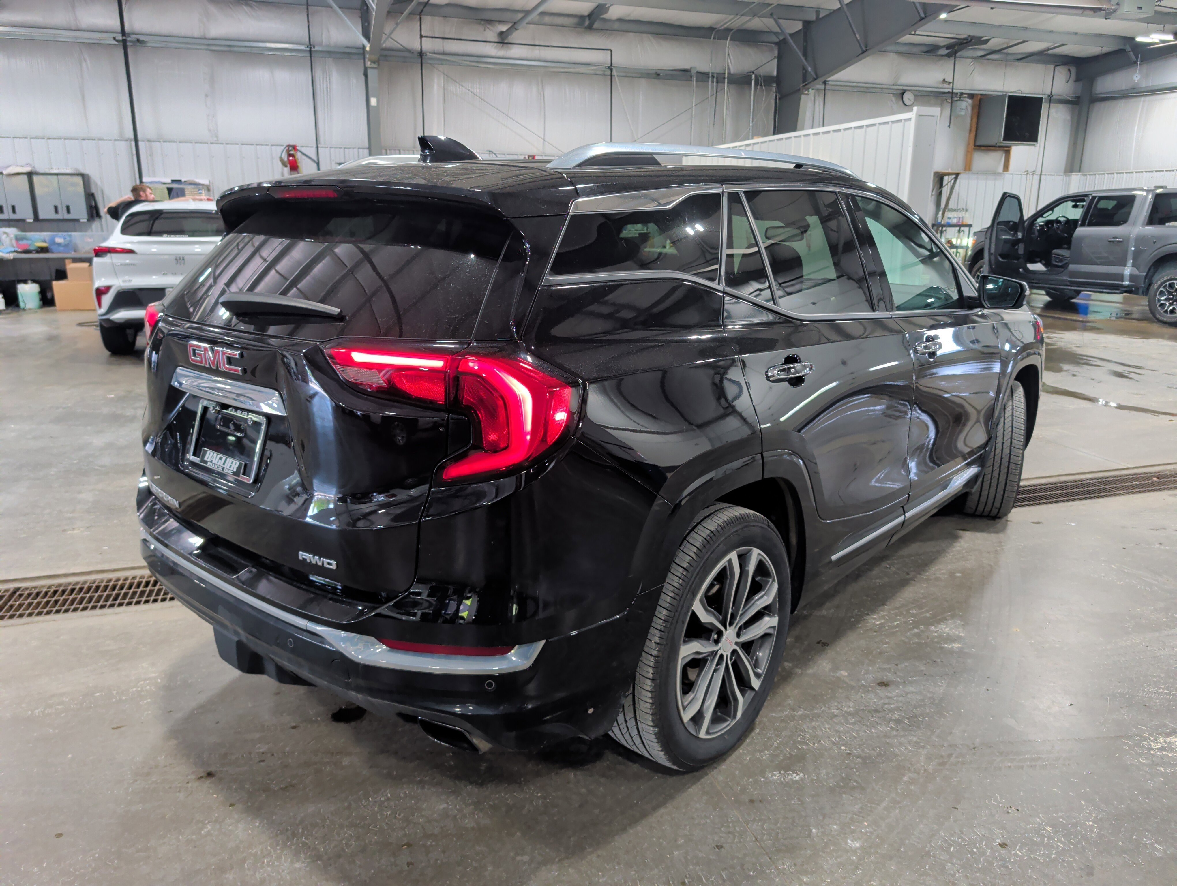 Used 2018 GMC Terrain Denali w/ Advanced Safety Package AWD/4WD image 3