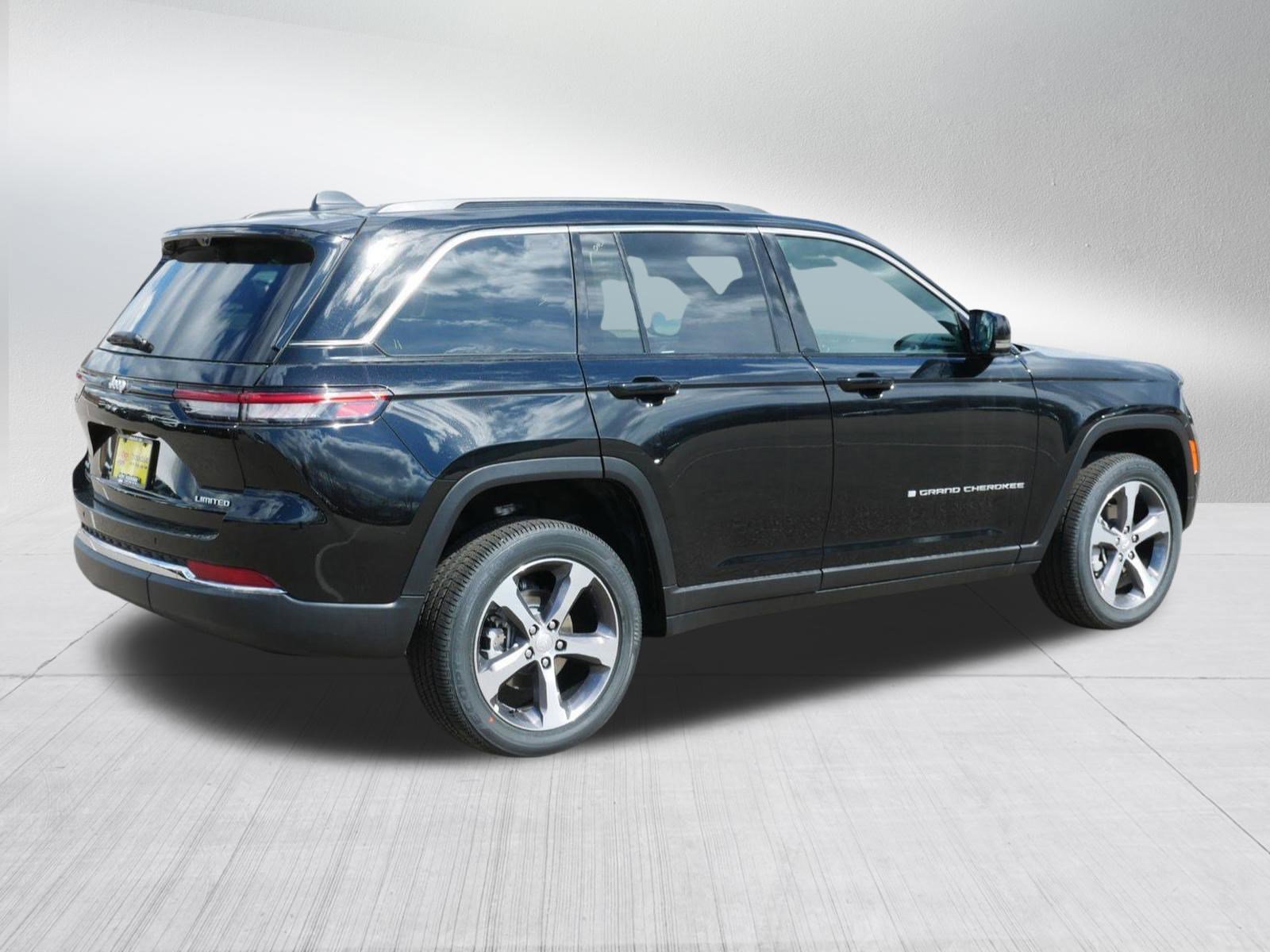 New 2025 Jeep Grand Cherokee Limited w/ Luxury Tech Group II image 7