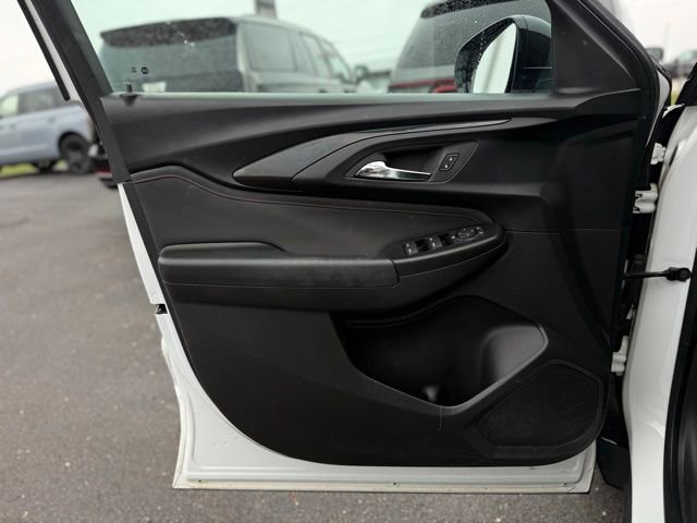 Used 2023 Chevrolet TrailBlazer RS w/ Convenience Package AWD/4WD image 11