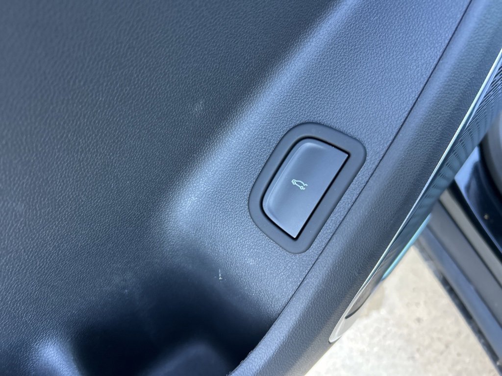 Used 2025 GMC Acadia Elevation image 19