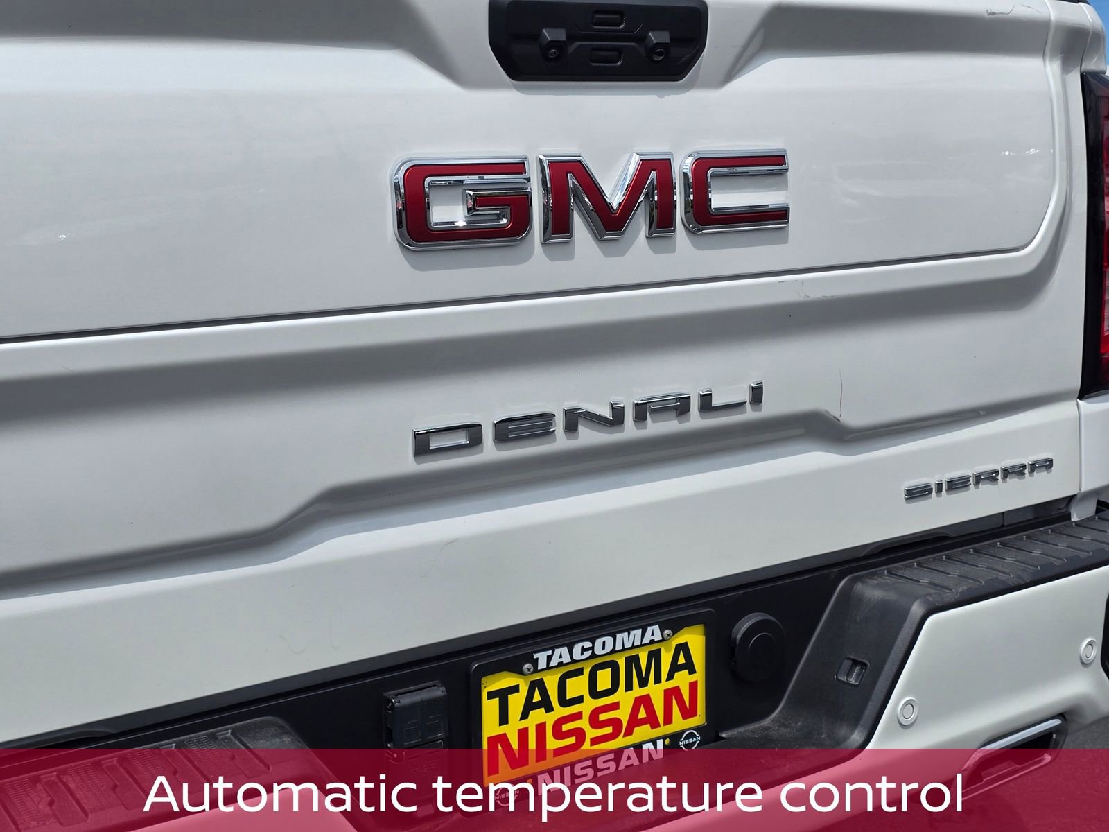 Used 2024 GMC Sierra 1500 Denali w/ Technology Package AWD/4WD image 16